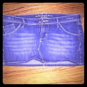 Mini denim skirt. Never worn before!